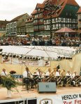 Wie 1994 (hier mit musikalischen Festgästen anlässlich der 1000 -Jahrfeier der Bürgerstadtwerdung Quedlinburgs), ist der Kultur- und Heimatverein auch 2014 Stadtfest-Mitgestalter in Quedlinburg